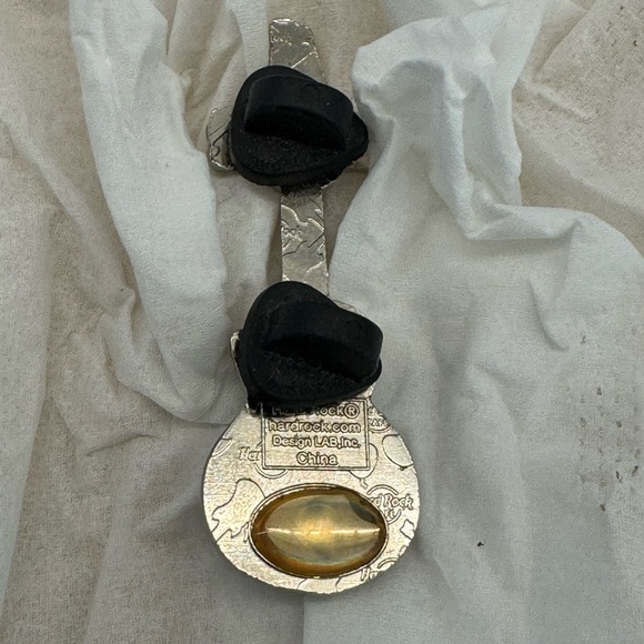 Vintage Hard Rock Black Guitar Pin - Picture 5 of 6